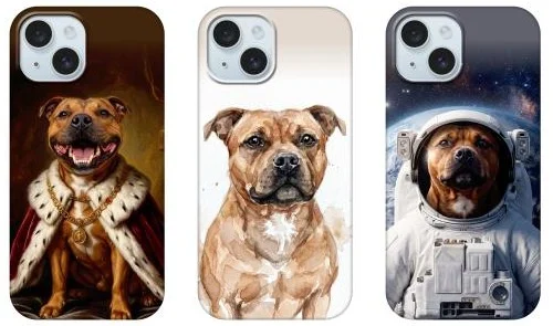 Coques de téléphone avec un staffie en portrait royal, aquarelle et astronaute